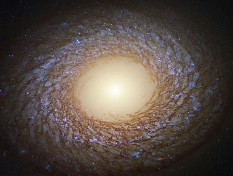 Красива галактика NGC 2775 - новий знімок космічного телескопа ім. Габбла Красива галактика NGC 2775 - новий знімок космічного телескопа ім. Габбла