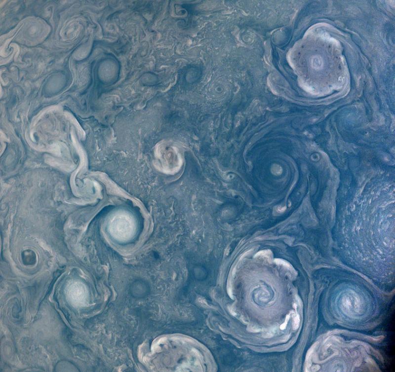 Удивительные вихри вблизи Северного полюса Юпитера. КА НАСА «Юнона»