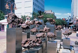 Выставка образцов железного метеоритного дождя Гибеон 